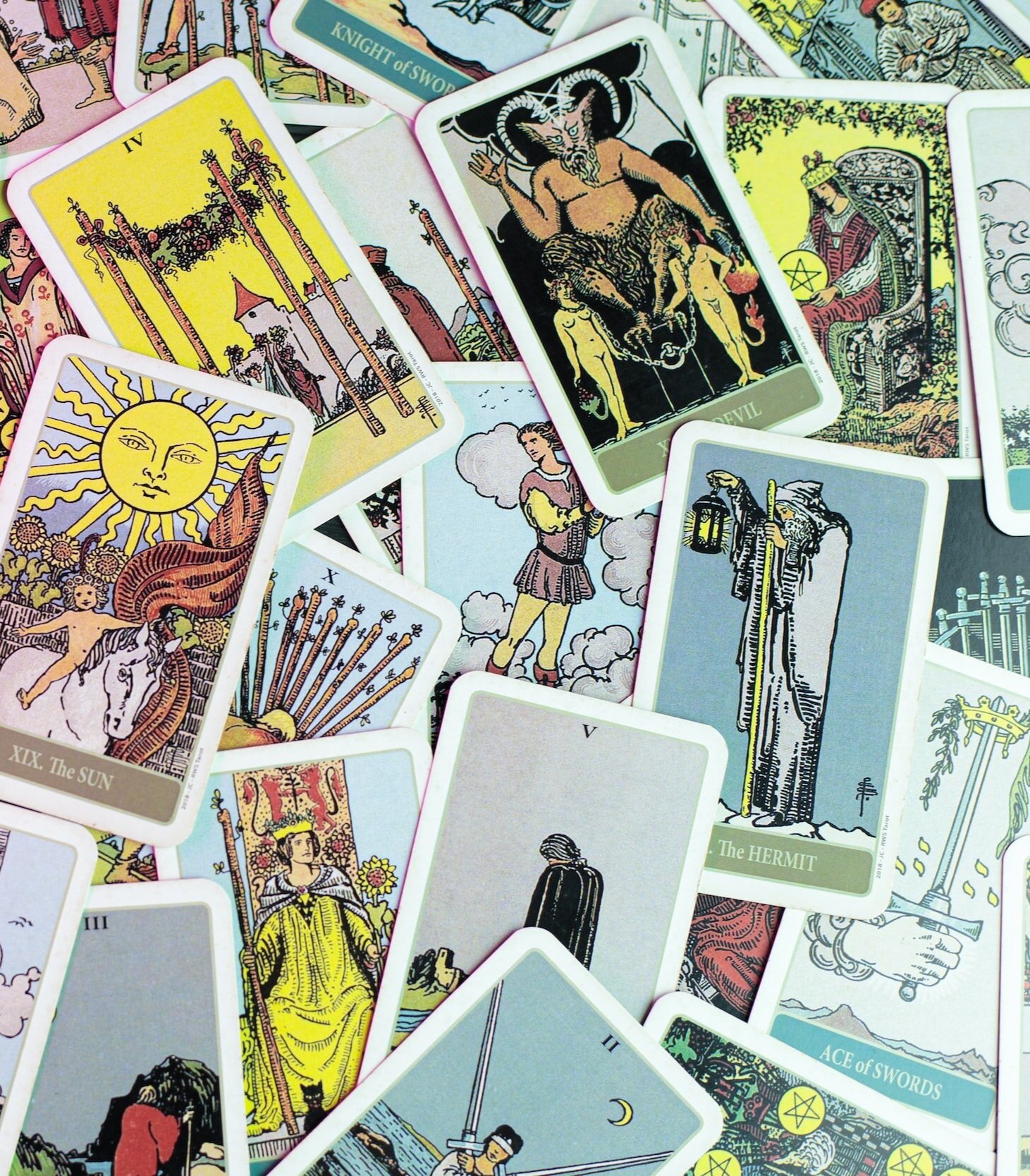 Free Random Tarot Generator: Explore Your Fate with Every Draw