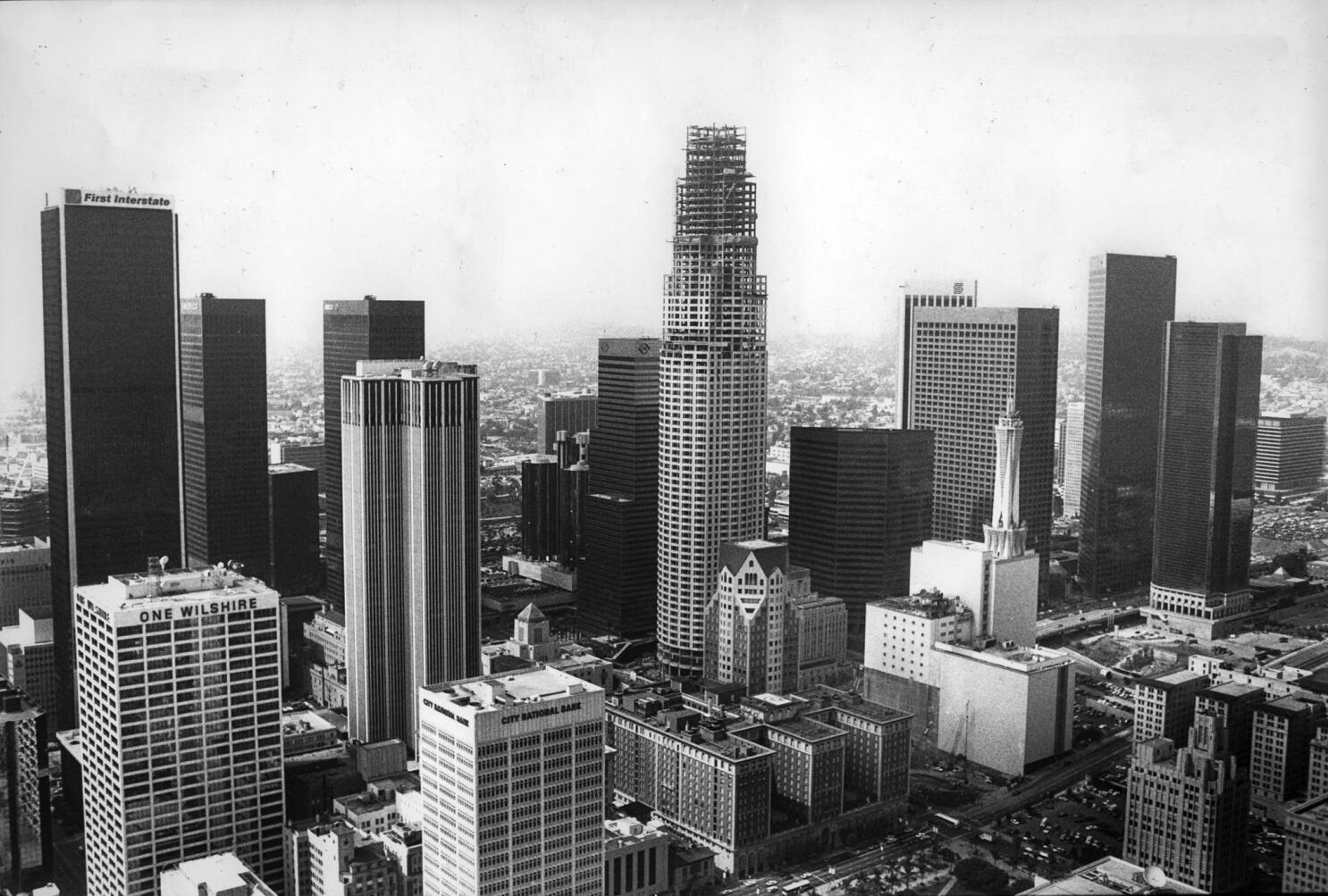 The US Bank Tower: Iconic Architectural Features and Distinctive Design Elements