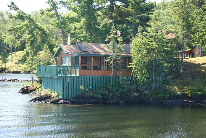 Totem Lodge Canada: Your Perfect Getaway at Lake of the Woods with Fishing and Luxury Cabins