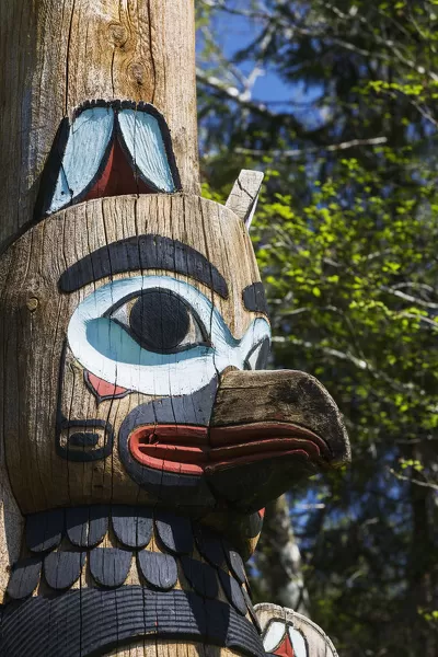 The Captivating Raven Totem Pole: A Symbol of Wisdom