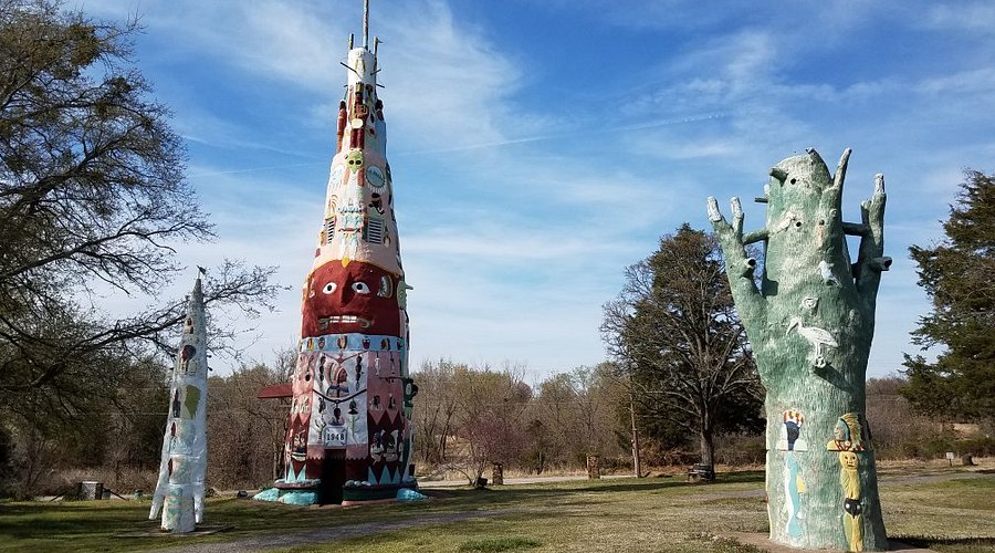 Totem Pole Park NH: Is It Worth Visiting? (Heres Our Honest Review and What We Found)