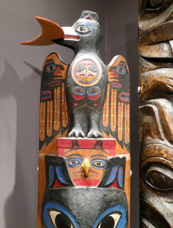 The Captivating Raven Totem Pole: A Symbol of Wisdom