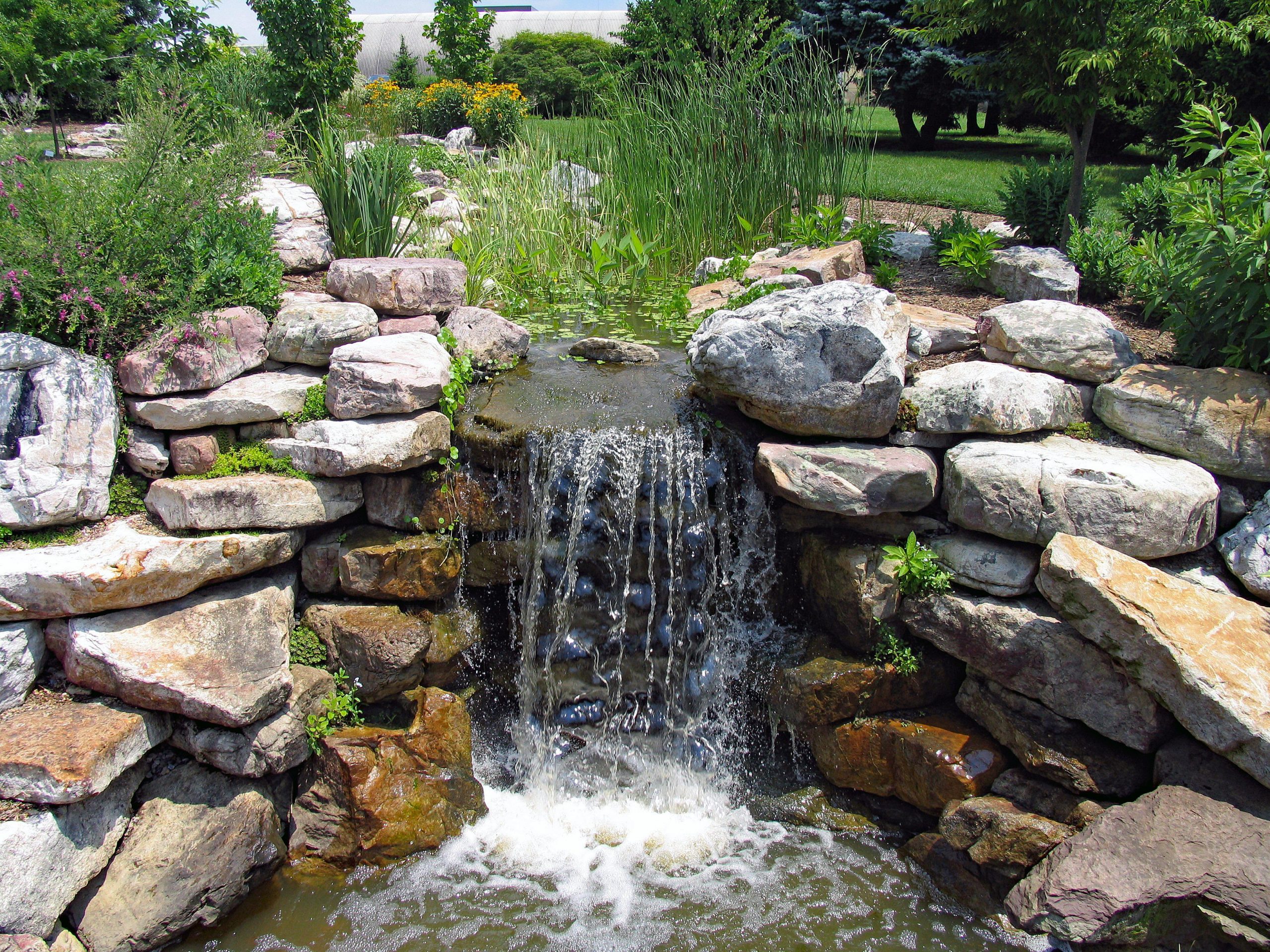 Natural Rock Water Feature Ideas for Your Backyard