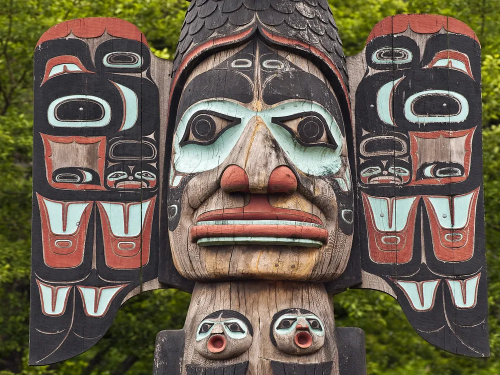 Check out the largest totem pole in the world! See photos and discover this amazing place!