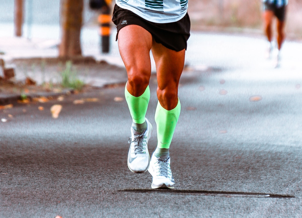 Compression Running Socks: What Are They? Best Guide for Runners to Get Started